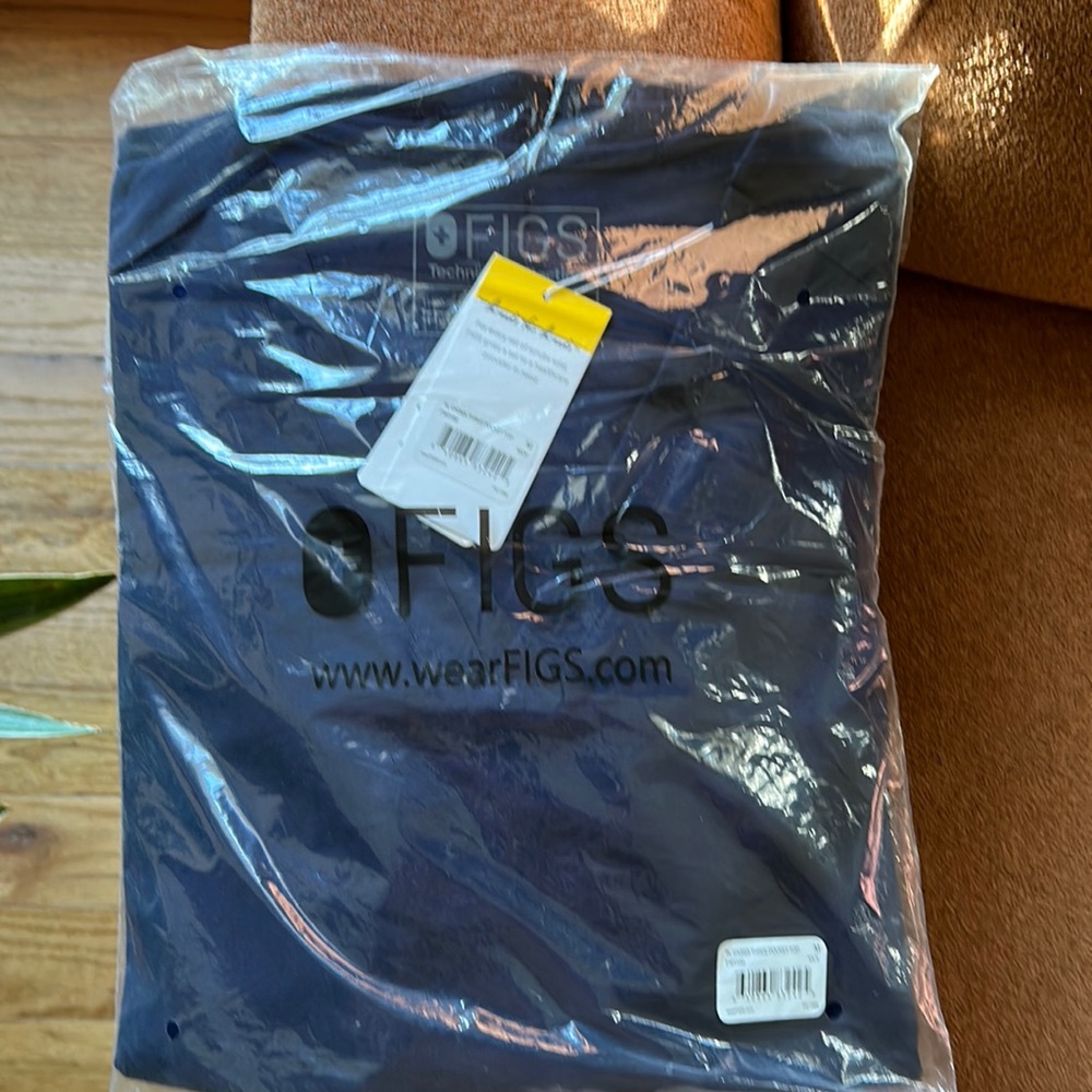 NWT FIGS scrub top